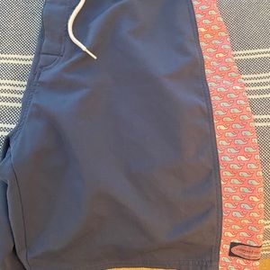Men’s Vineyard Vines Size 36 swim suit